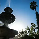 לינה וארוחת בוקר Trikeles 4*